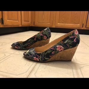 Tropical Palm Print Liz Claiborne Peep Toe Wedge